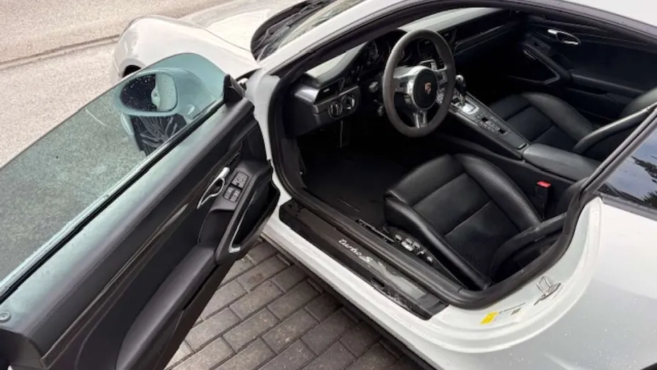 PORSCHE 911 -