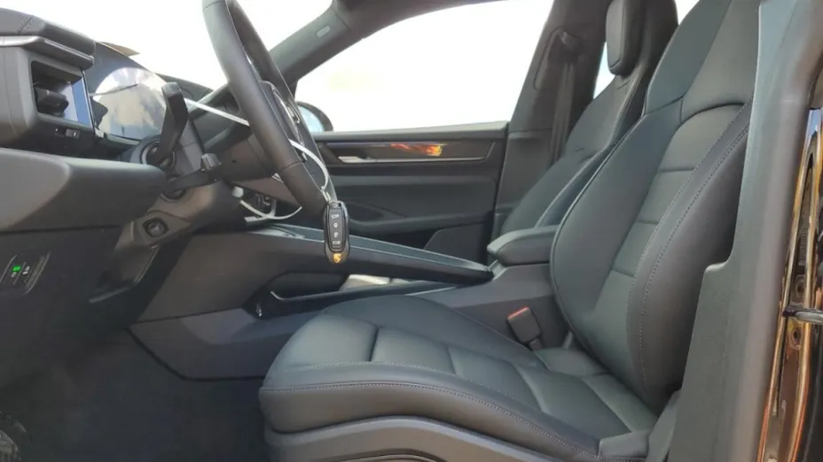 PORSCHE Macan -