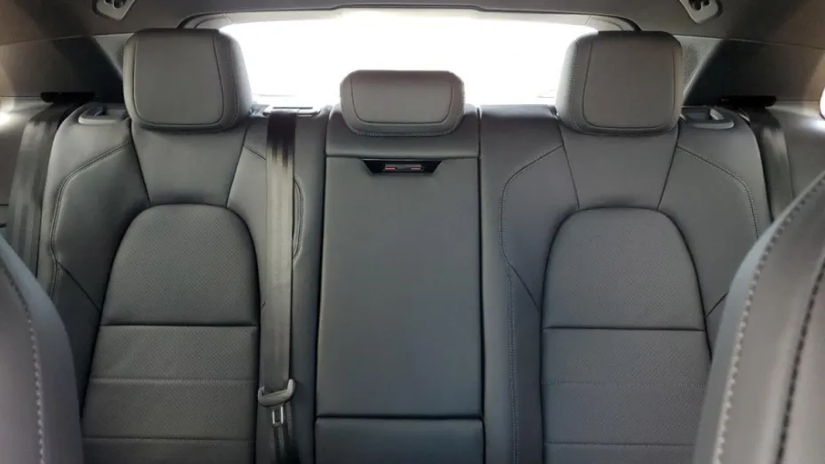 PORSCHE Macan -