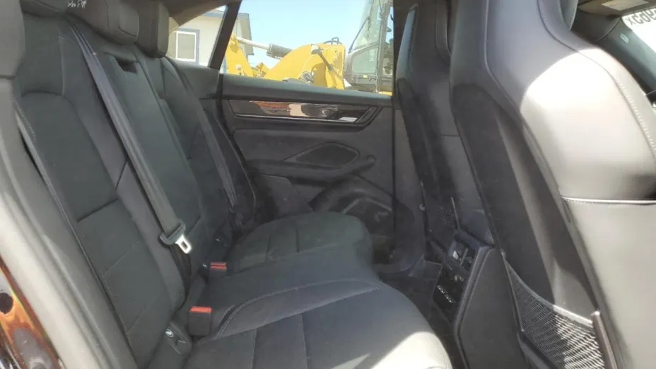 PORSCHE Macan -