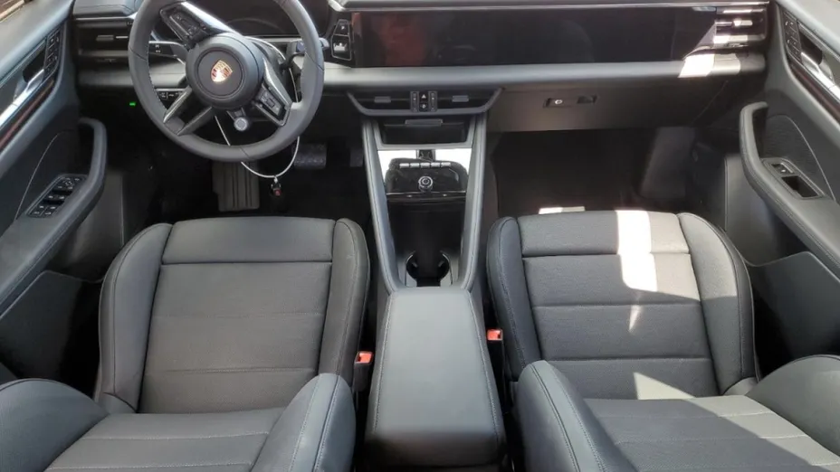 PORSCHE Macan -