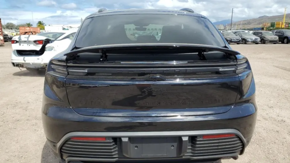 PORSCHE Macan -