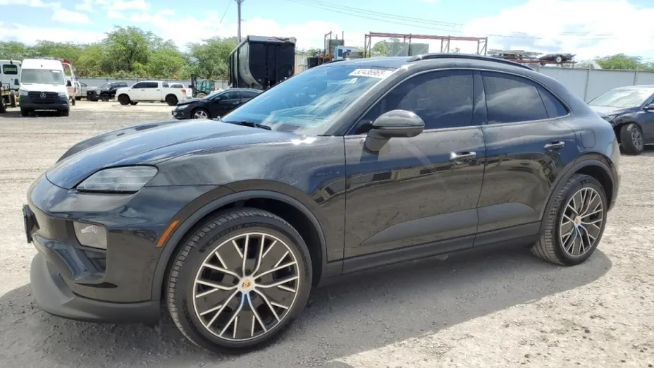 PORSCHE Macan -