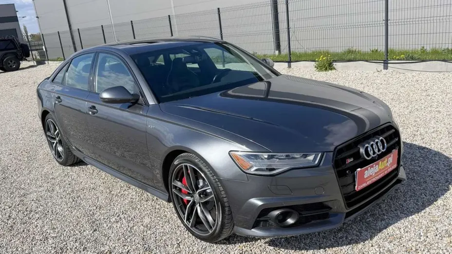 AUDI S6 -