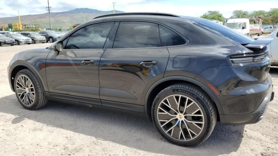 PORSCHE Macan -