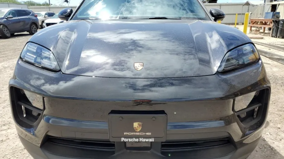 PORSCHE Macan -