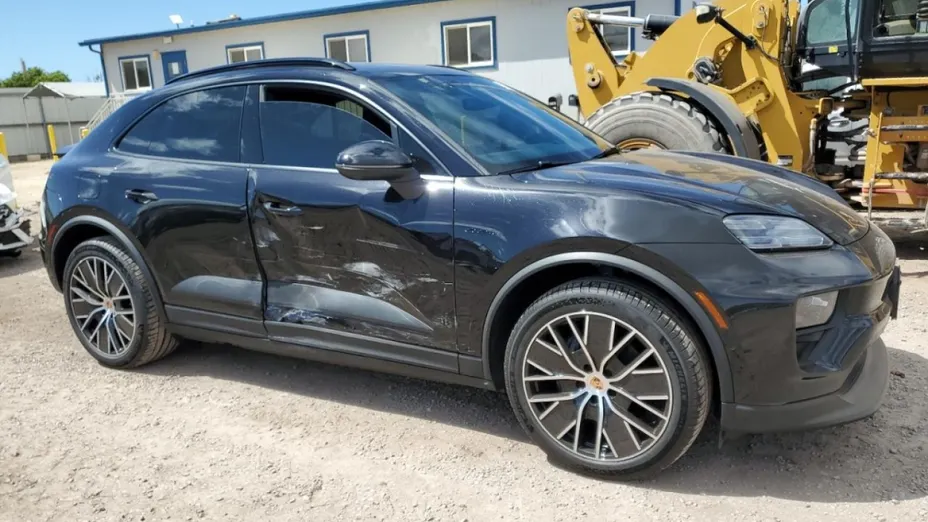 PORSCHE Macan -