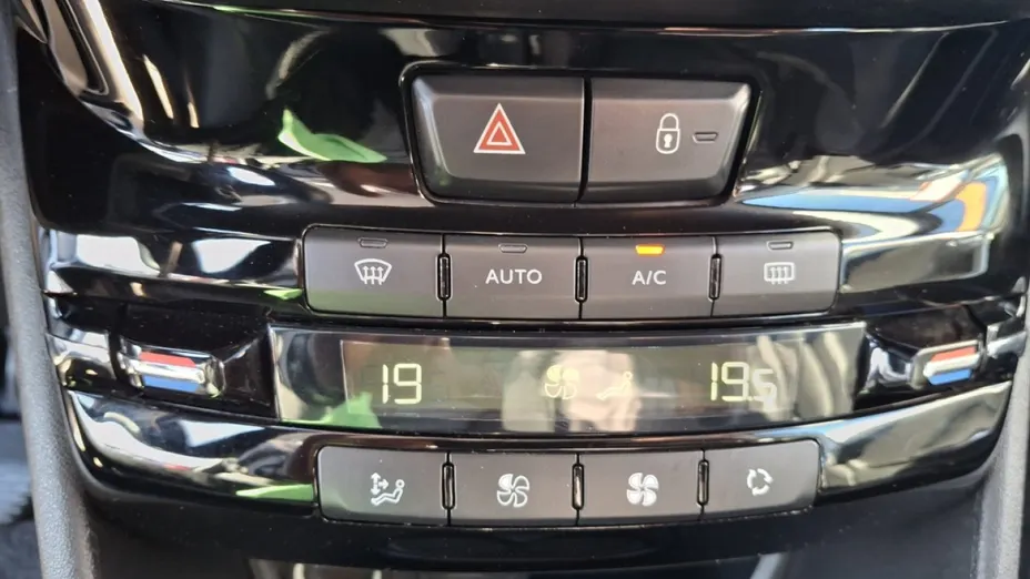 PEUGEOT 2008 -