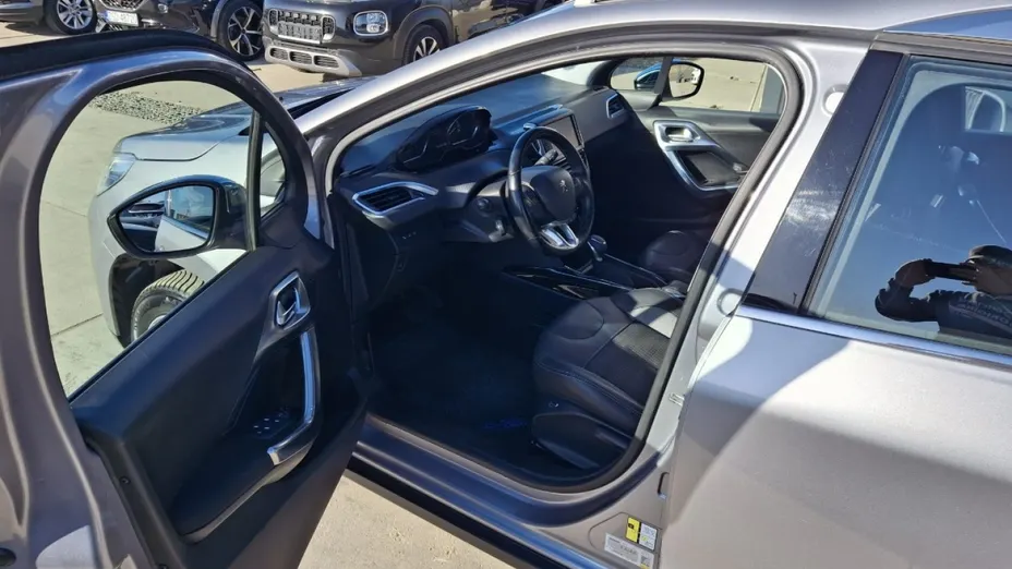 PEUGEOT 2008 -