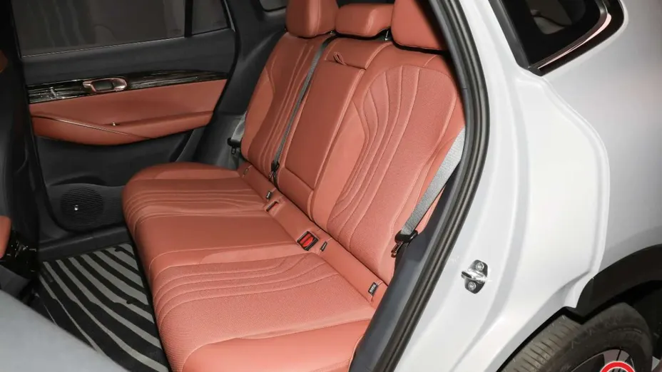 GEELY EX5 -