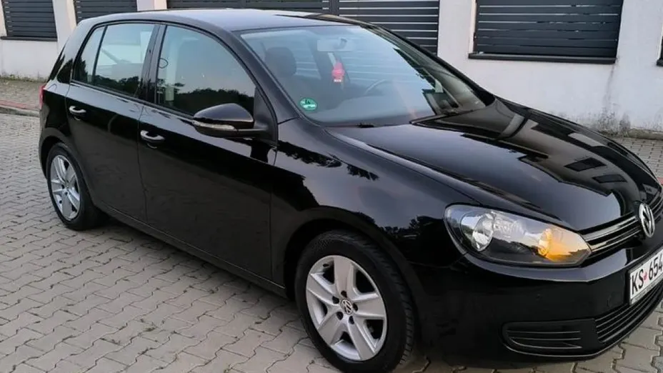 VOLKSWAGEN Golf -