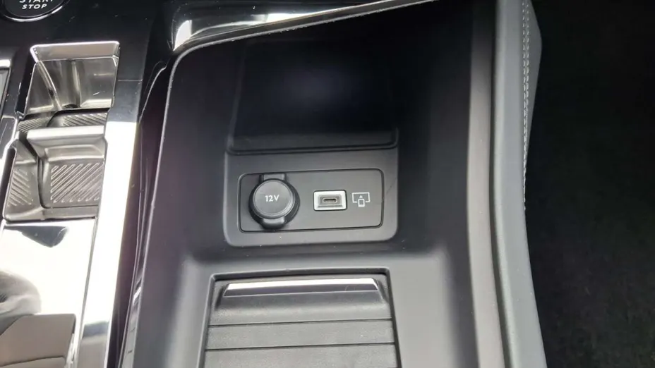 PEUGEOT 308 -