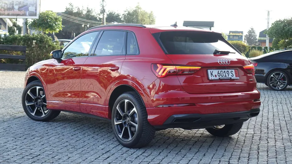 AUDI Q3 -
