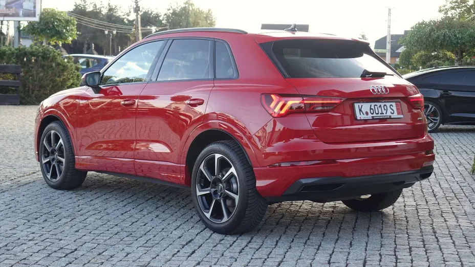 AUDI Q3 -