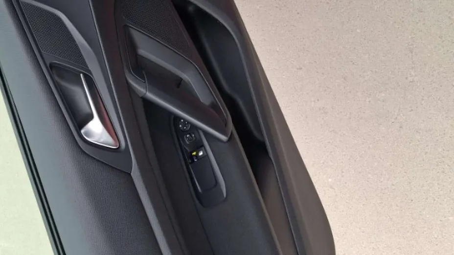 PEUGEOT 308 -