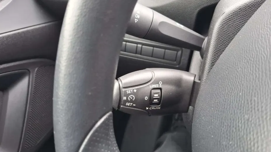 PEUGEOT 308 -