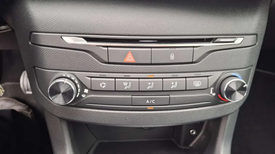 PEUGEOT 308 -