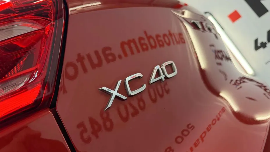 VOLVO XC40 -