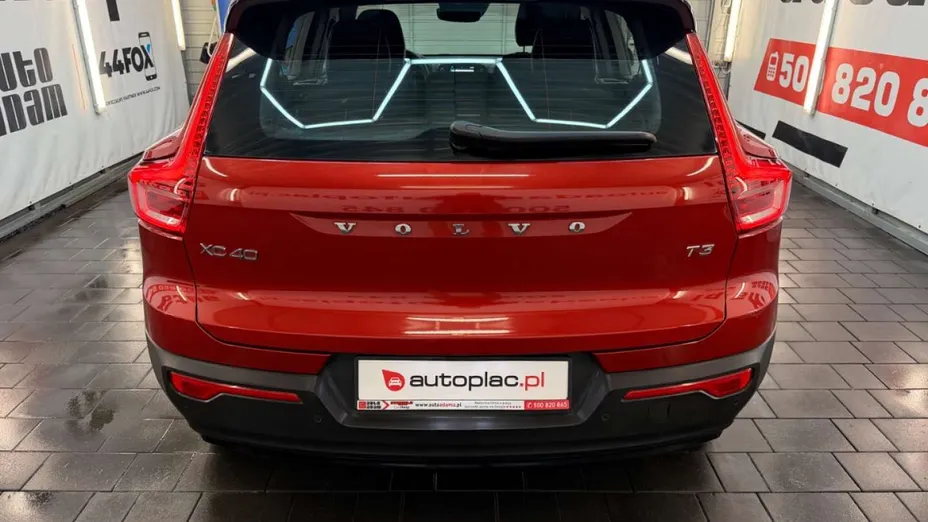 VOLVO XC40 -