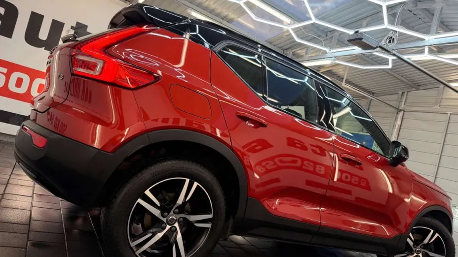 VOLVO XC40 -