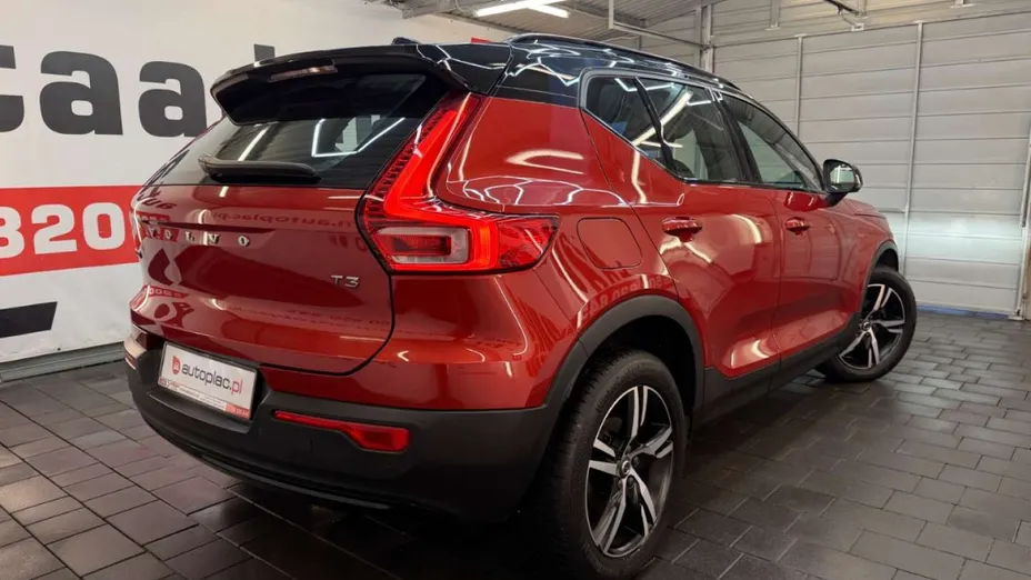 VOLVO XC40 -