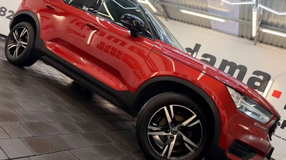 VOLVO XC40 -