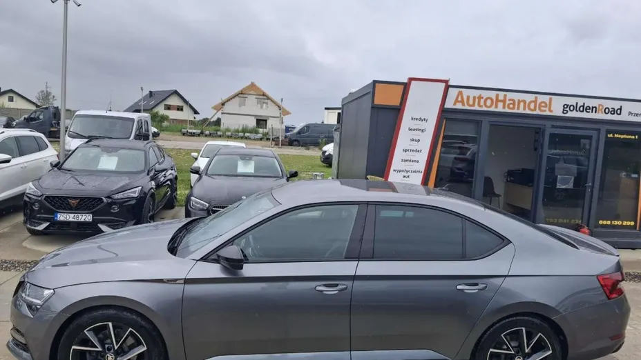 SKODA Superb -