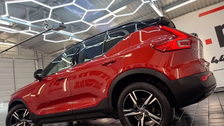 VOLVO XC40 -