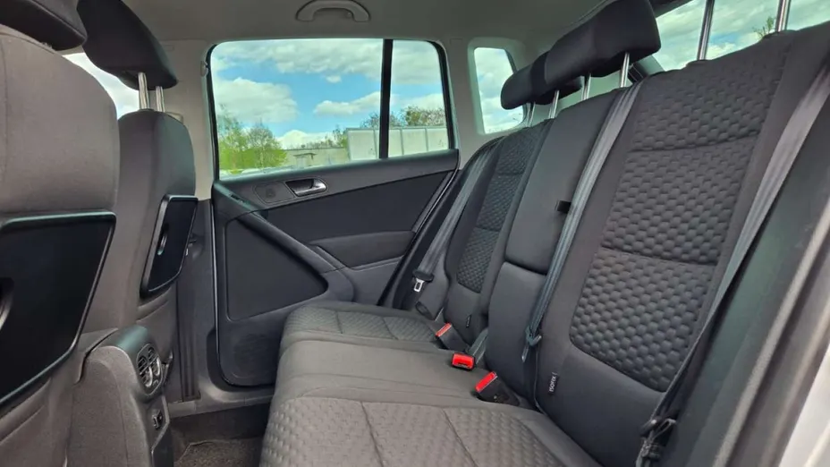 VOLKSWAGEN Tiguan -