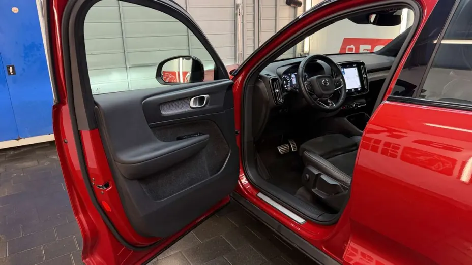 VOLVO XC40 -