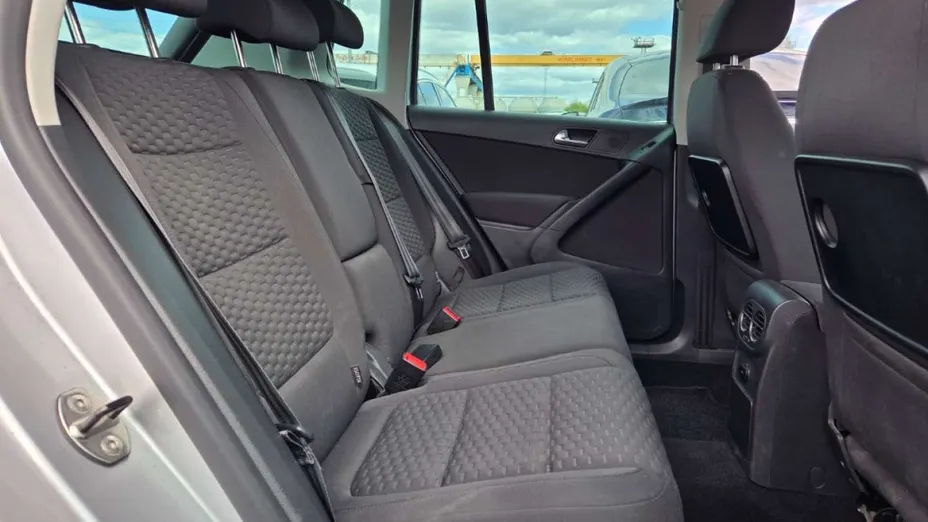 VOLKSWAGEN Tiguan -