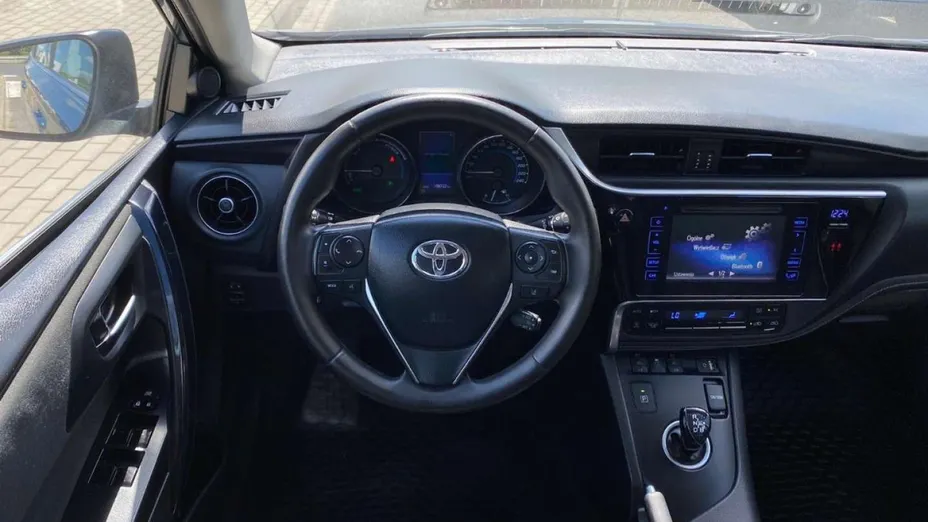 TOYOTA Auris -