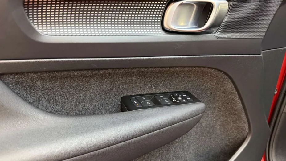VOLVO XC40 -