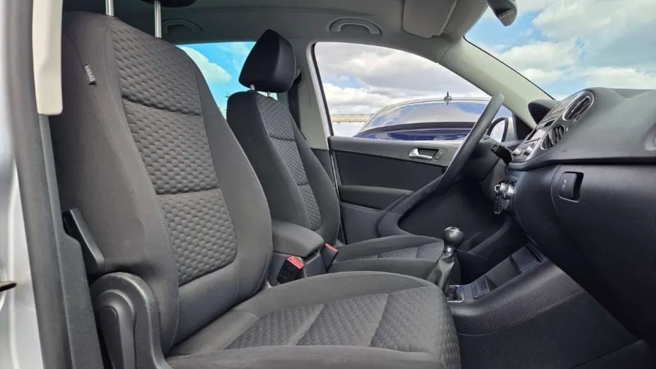VOLKSWAGEN Tiguan -