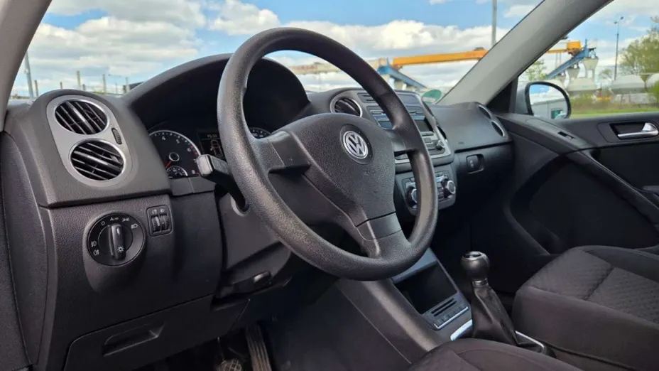 VOLKSWAGEN Tiguan -
