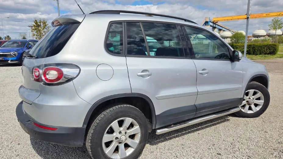 VOLKSWAGEN Tiguan -