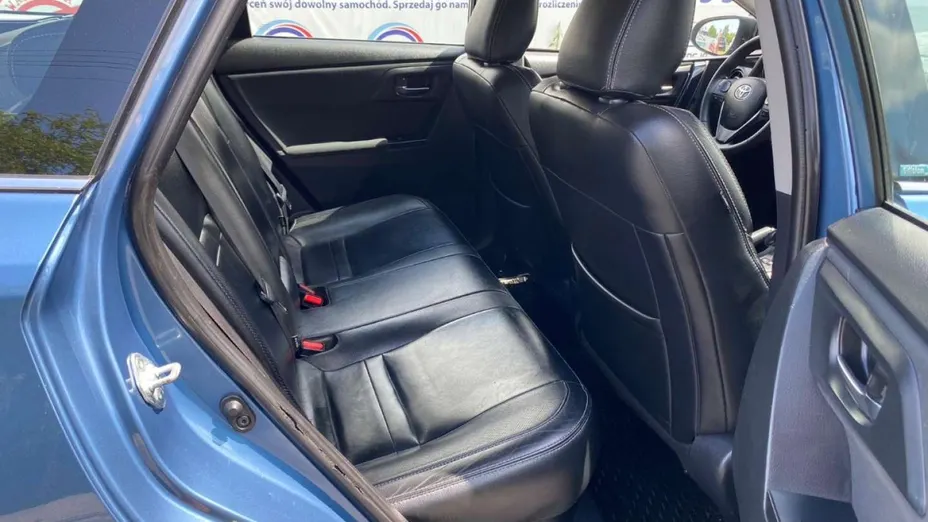 TOYOTA Auris -