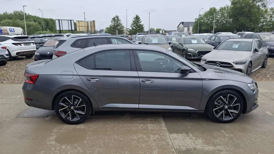 SKODA Superb -