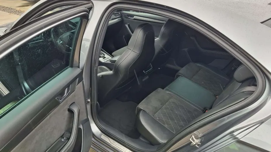 SKODA Superb -