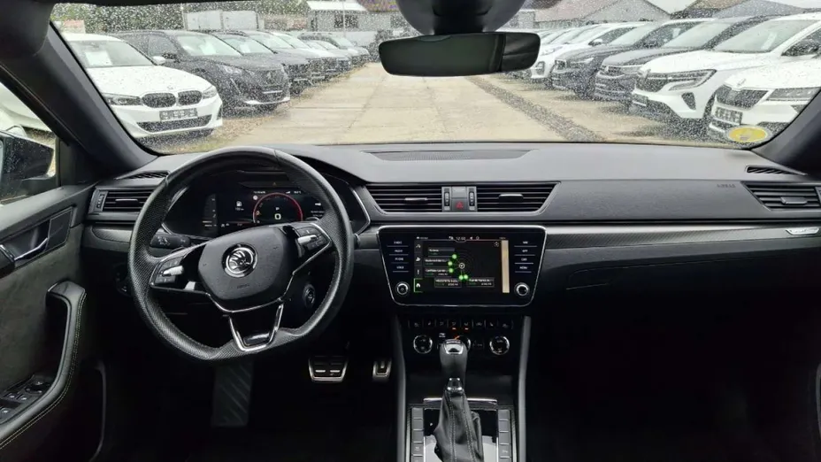 SKODA Superb -