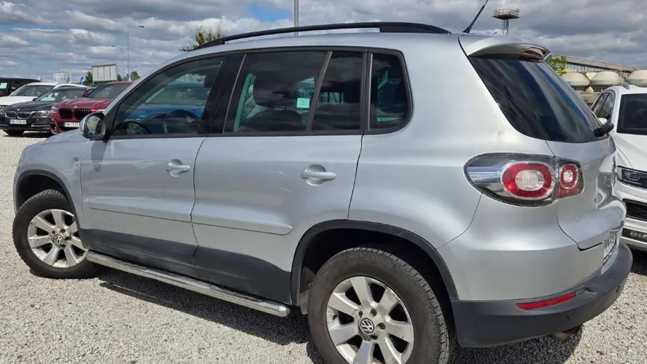 VOLKSWAGEN Tiguan -