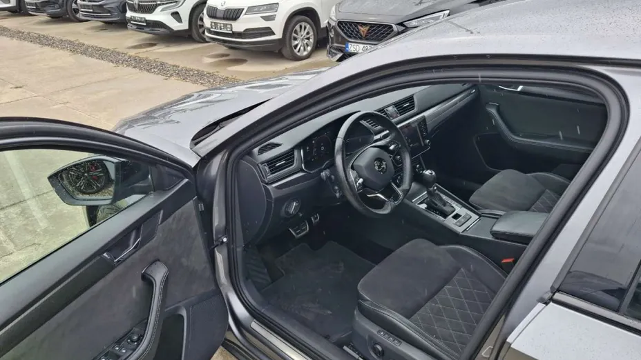 SKODA Superb -