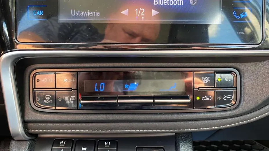 TOYOTA Auris -