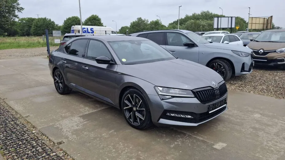 SKODA Superb -