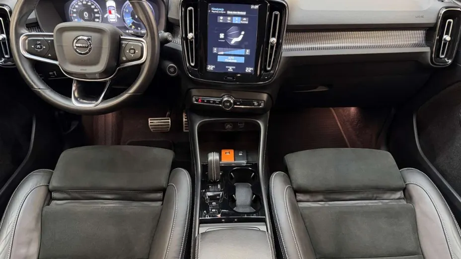 VOLVO XC40 -