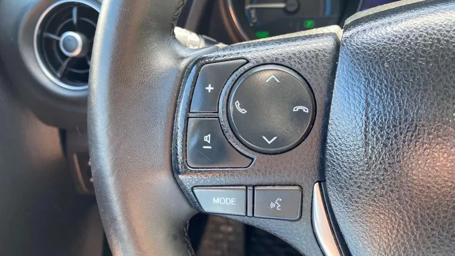 TOYOTA Auris -