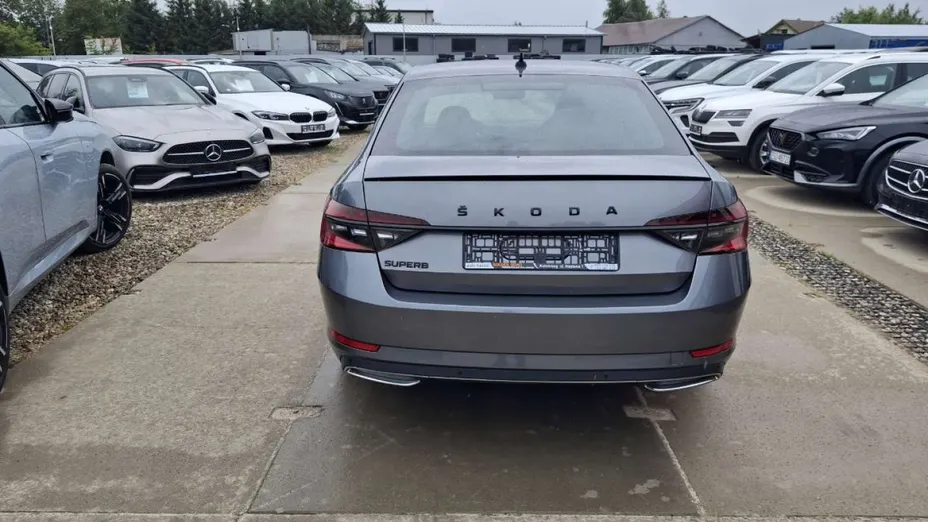 SKODA Superb -