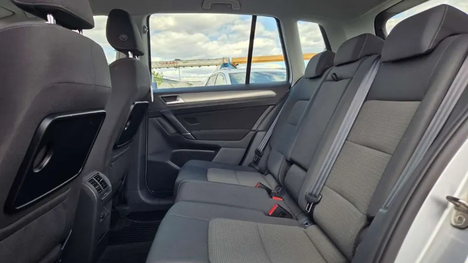 VOLKSWAGEN Golf Sportsvan -