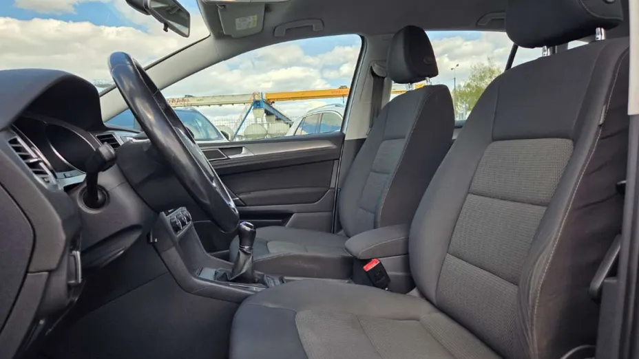 VOLKSWAGEN Golf Sportsvan -