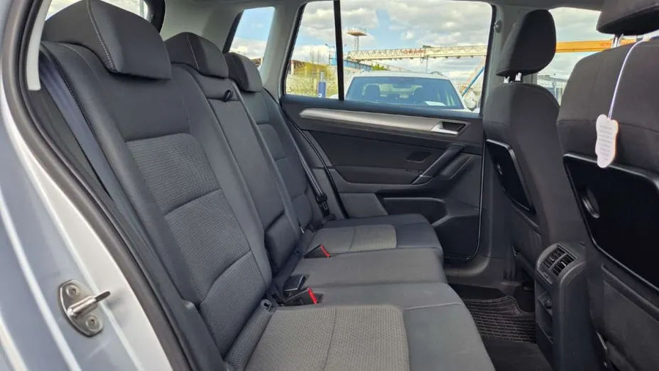 VOLKSWAGEN Golf Sportsvan -